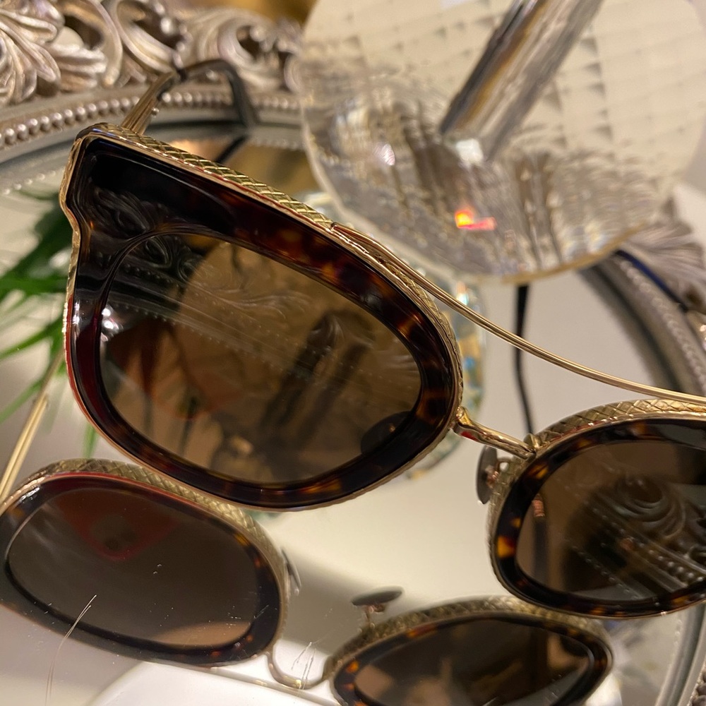 Bottega Veneta Sunglasses 😎 - Picture 6 of 10